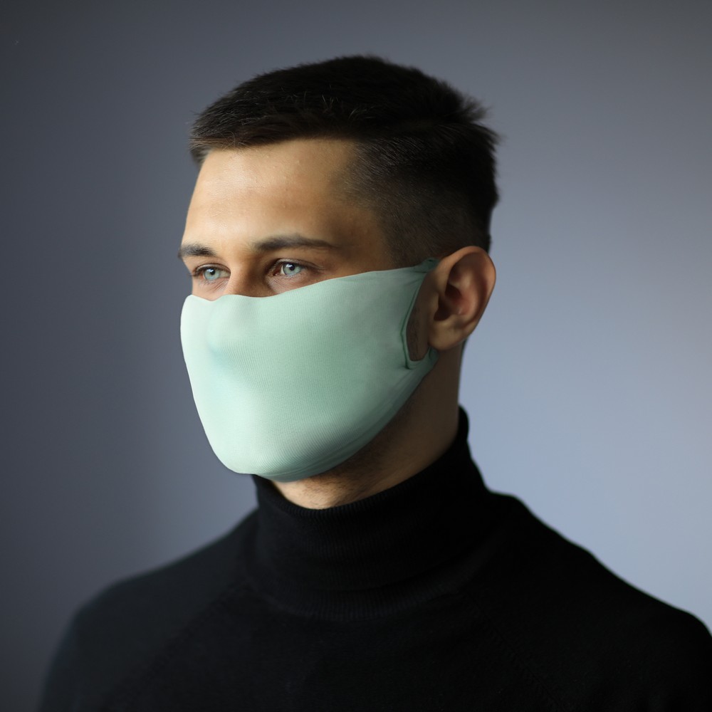 Wiederverwendbare Maske mit Filterraum und Silberionen in Hellgrün