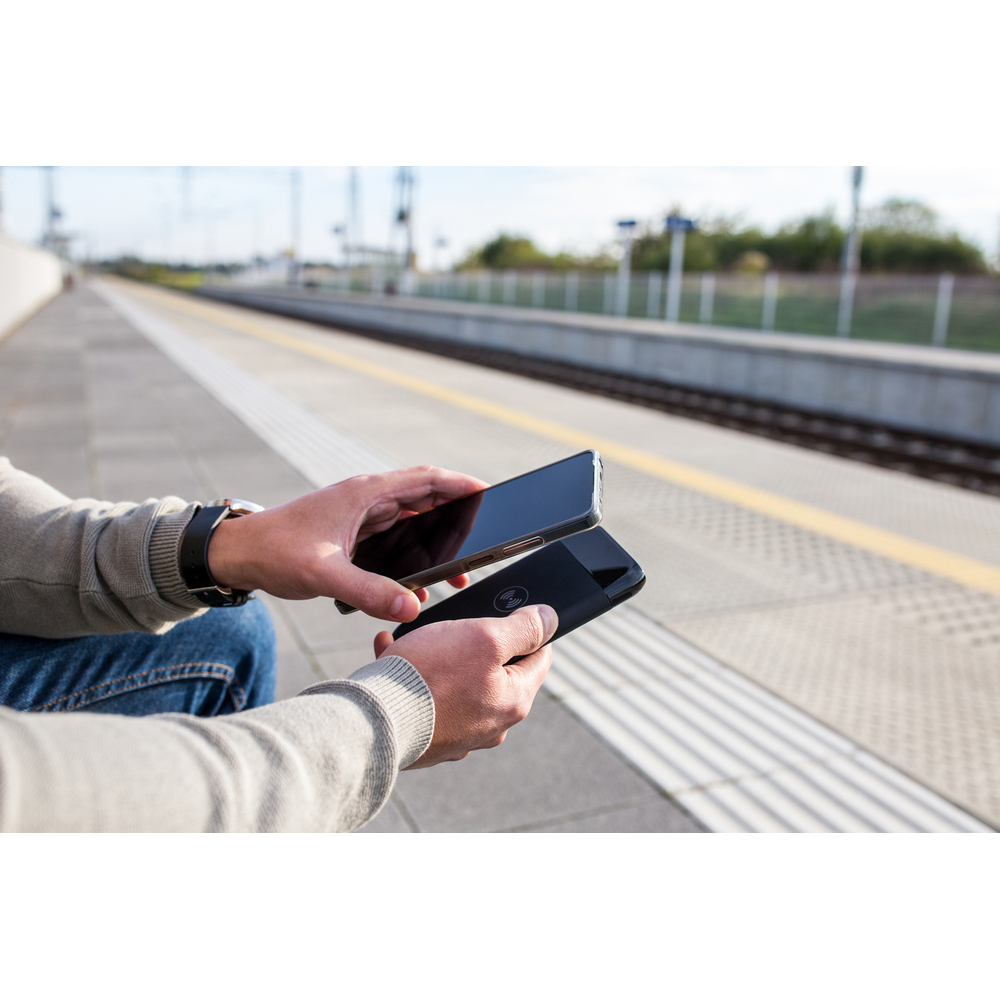 Exclusive Collection Powerbank 10 000 mAh, Wireless Ladegerät 5W-15W | Cory in Schwarz, Ansicht 2