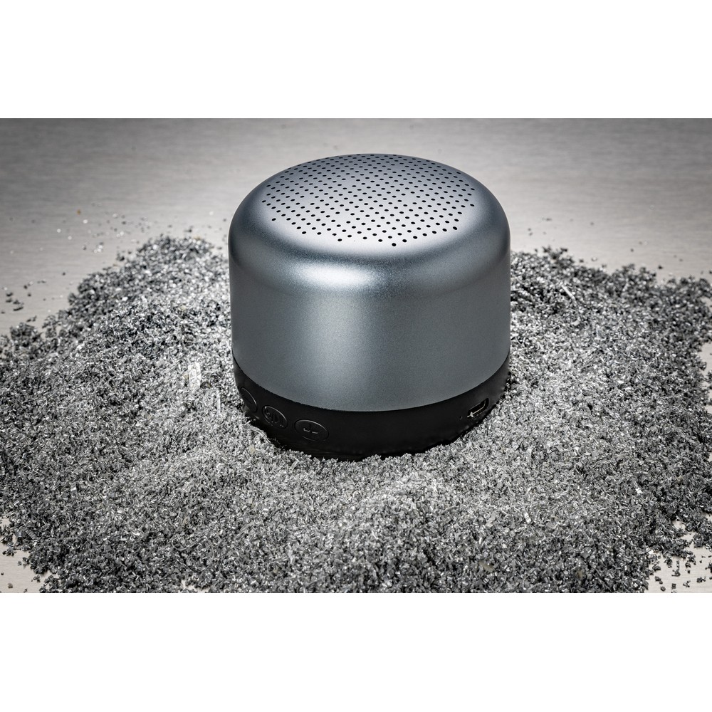5W wireless speaker made with RCS (Recycled Claim Standard) certified recycled aluminium and ABS. Total recycled content: 35% based on total item weight. RCS certification ensures a completely certified supply chain of the recycled materials. Aluminium do