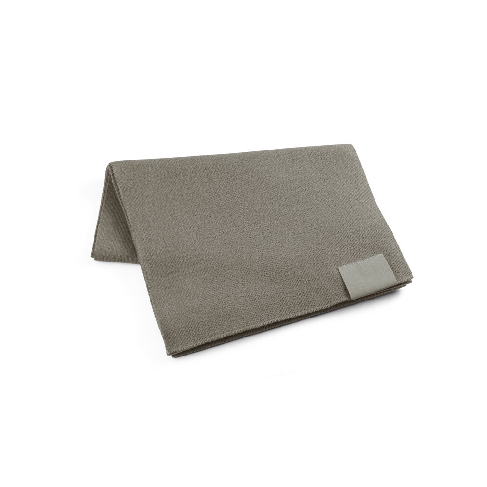 Schal aus recyceltem Polyester (100 % rPET) mit Aufnäher zur individuellen Veredelung | Serenity – Hellgrau