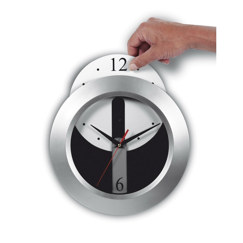 Wanduhr in Silber
